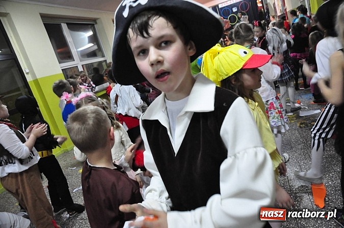 Zdjęcie w galerii na portalu naszraciborz.pl: Karnawałowa podr&oacute;ż do Rio w SP 1 na Ostrogu wiadomości z regionu