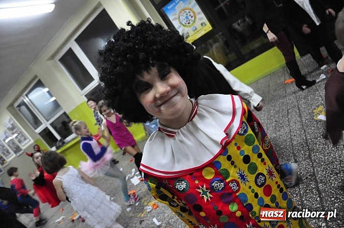 Zdjęcie w galerii na portalu naszraciborz.pl: Karnawałowa podr&oacute;ż do Rio w SP 1 na Ostrogu wiadomości z regionu