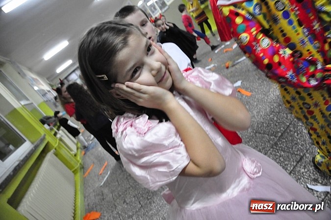 Zdjęcie w galerii na portalu naszraciborz.pl: Karnawałowa podr&oacute;ż do Rio w SP 1 na Ostrogu wiadomości z regionu