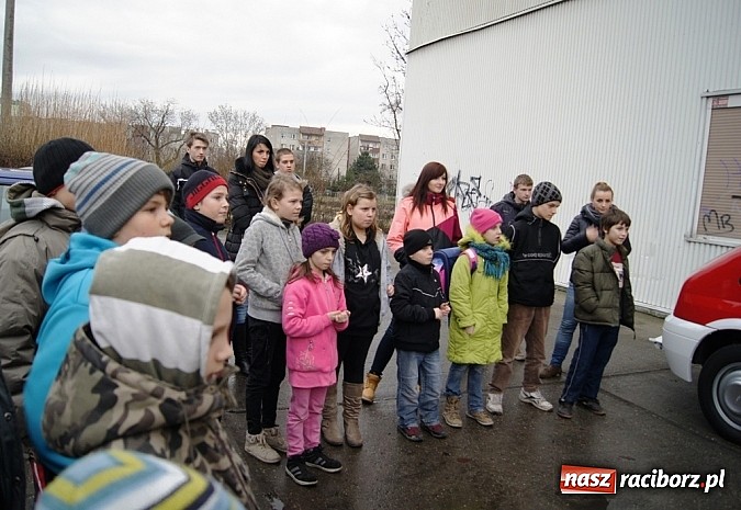 Zdjęcie w galerii na portalu naszraciborz.pl: Strażacy z Modzurowa z wizytą w Strefie wiadomości z regionu