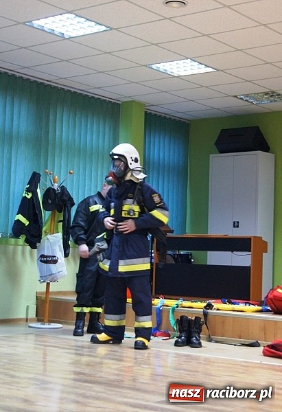 Zdjęcie w galerii na portalu naszraciborz.pl: Strażacy z Modzurowa z wizytą w Strefie wiadomości z regionu