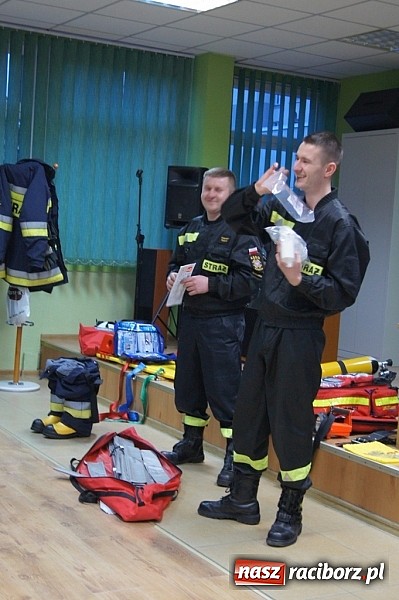 Zdjęcie w galerii na portalu naszraciborz.pl: Strażacy z Modzurowa z wizytą w Strefie wiadomości z regionu