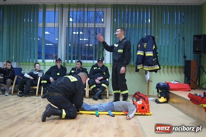 Zdjęcie w galerii na portalu naszraciborz.pl: Strażacy z Modzurowa z wizytą w Strefie wiadomości z regionu