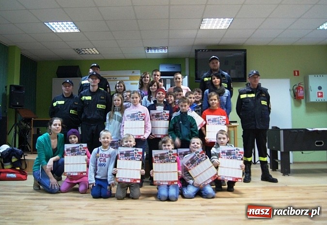 Zdjęcie w galerii na portalu naszraciborz.pl: Strażacy z Modzurowa z wizytą w Strefie wiadomości z regionu