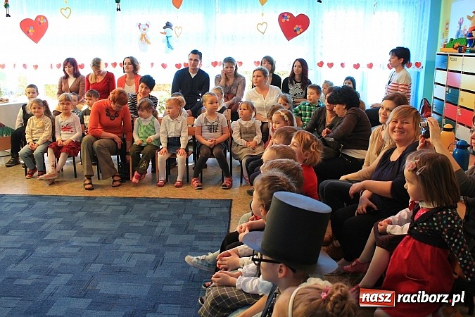 Zdjęcie w galerii na portalu naszraciborz.pl: Jubileuszowy międzyprzedszkolny przegląd wierszy dla babci i dziadka wiadomości z regionu