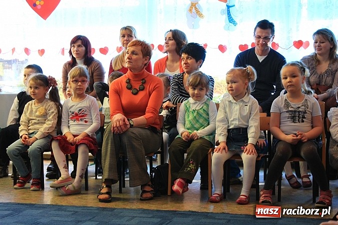 Zdjęcie w galerii na portalu naszraciborz.pl: Jubileuszowy międzyprzedszkolny przegląd wierszy dla babci i dziadka wiadomości z regionu