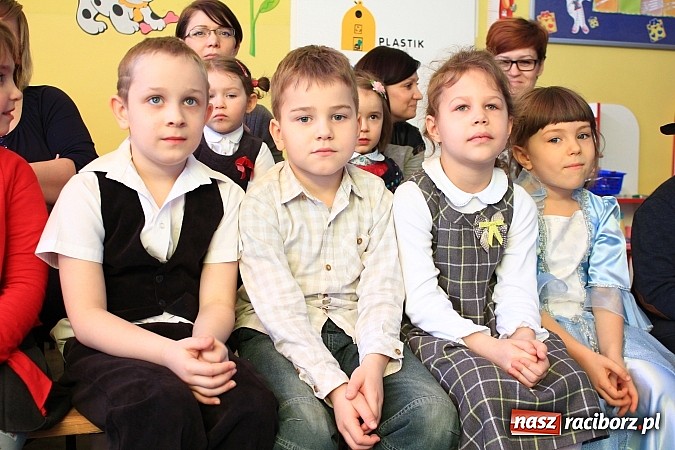 Zdjęcie w galerii na portalu naszraciborz.pl: Jubileuszowy międzyprzedszkolny przegląd wierszy dla babci i dziadka wiadomości z regionu