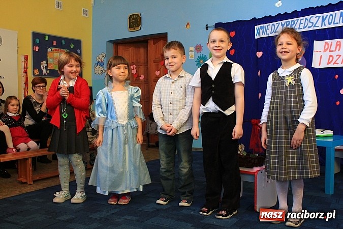 Zdjęcie w galerii na portalu naszraciborz.pl: Jubileuszowy międzyprzedszkolny przegląd wierszy dla babci i dziadka wiadomości z regionu