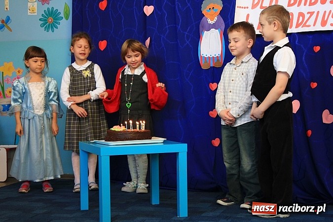 Zdjęcie w galerii na portalu naszraciborz.pl: Jubileuszowy międzyprzedszkolny przegląd wierszy dla babci i dziadka wiadomości z regionu