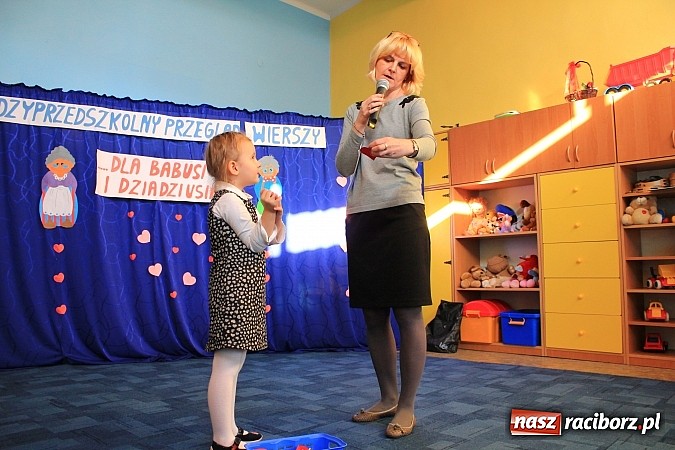 Zdjęcie w galerii na portalu naszraciborz.pl: Jubileuszowy międzyprzedszkolny przegląd wierszy dla babci i dziadka wiadomości z regionu