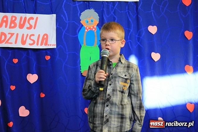 Zdjęcie w galerii na portalu naszraciborz.pl: Jubileuszowy międzyprzedszkolny przegląd wierszy dla babci i dziadka wiadomości z regionu