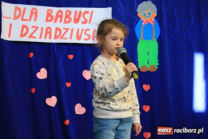 Zdjęcie w galerii na portalu naszraciborz.pl: Jubileuszowy międzyprzedszkolny przegląd wierszy dla babci i dziadka wiadomości z regionu