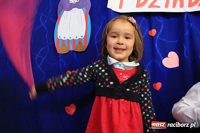 Zdjęcie w galerii na portalu naszraciborz.pl: Jubileuszowy międzyprzedszkolny przegląd wierszy dla babci i dziadka wiadomości z regionu