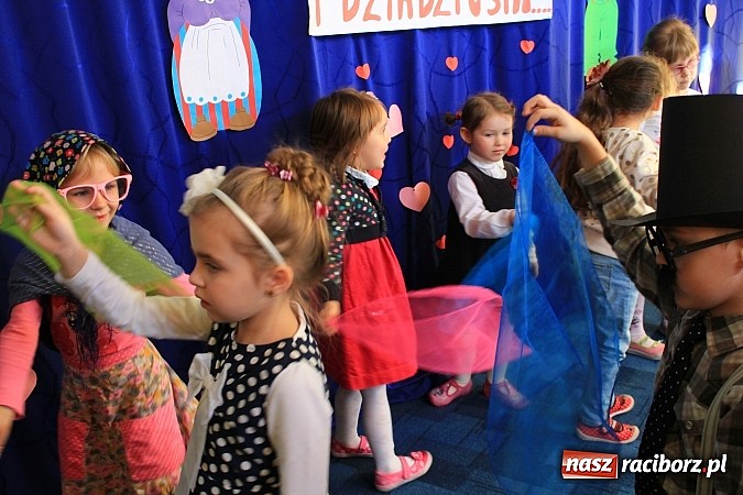 Zdjęcie w galerii na portalu naszraciborz.pl: Jubileuszowy międzyprzedszkolny przegląd wierszy dla babci i dziadka wiadomości z regionu