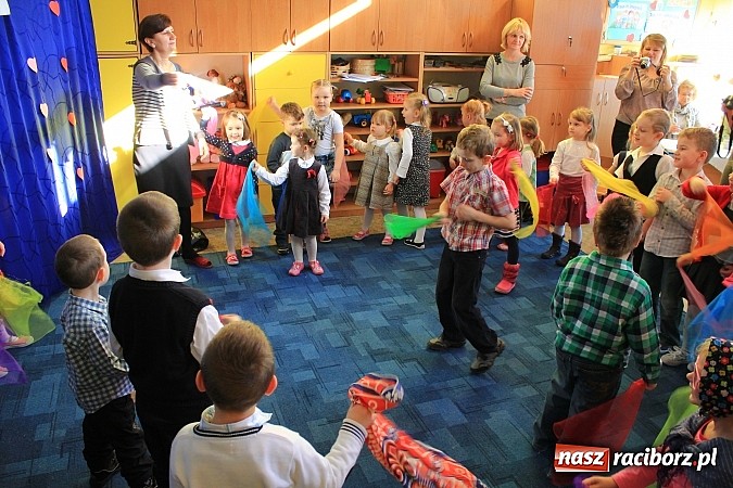 Zdjęcie w galerii na portalu naszraciborz.pl: Jubileuszowy międzyprzedszkolny przegląd wierszy dla babci i dziadka wiadomości z regionu