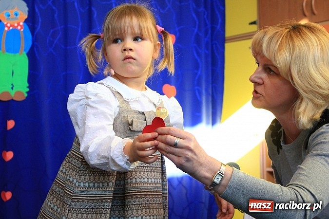 Zdjęcie w galerii na portalu naszraciborz.pl: Jubileuszowy międzyprzedszkolny przegląd wierszy dla babci i dziadka wiadomości z regionu