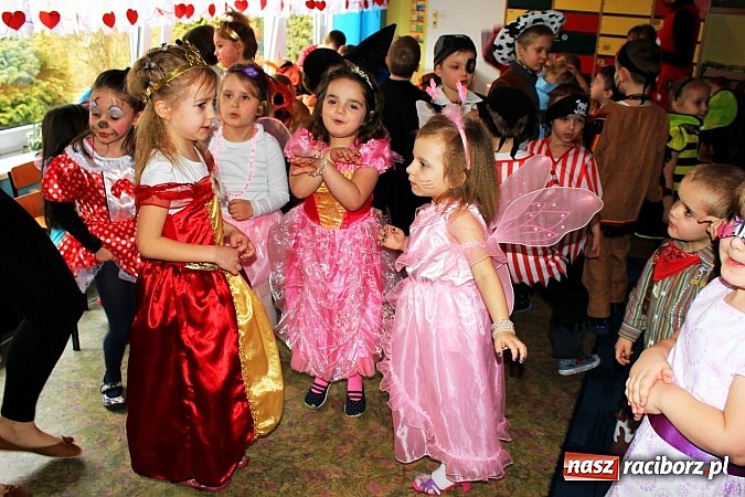 Zdjęcie w galerii na portalu naszraciborz.pl: Wyjątkowy bal w Przedszkolu nr 15 wiadomości z regionu