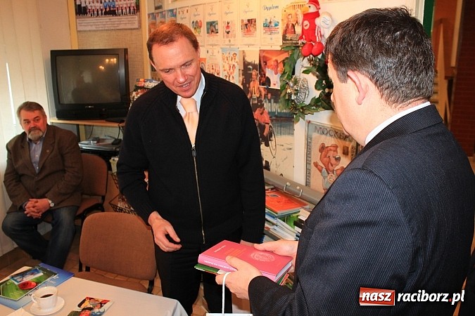 Zdjęcie w galerii na portalu naszraciborz.pl: Olimpijczyk Kajetan Broniewski z wizytą w Towarzystwie Gimnastycznym Sok&oacute;ł wiadomości z regionu