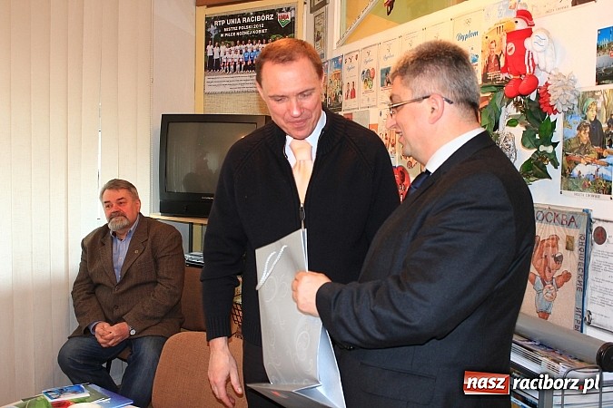 Zdjęcie w galerii na portalu naszraciborz.pl: Olimpijczyk Kajetan Broniewski z wizytą w Towarzystwie Gimnastycznym Sok&oacute;ł wiadomości z regionu