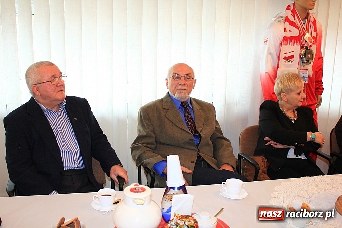 Zdjęcie w galerii na portalu naszraciborz.pl: Olimpijczyk Kajetan Broniewski z wizytą w Towarzystwie Gimnastycznym Sok&oacute;ł wiadomości z regionu