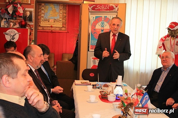 Zdjęcie w galerii na portalu naszraciborz.pl: Olimpijczyk Kajetan Broniewski z wizytą w Towarzystwie Gimnastycznym Sok&oacute;ł wiadomości z regionu