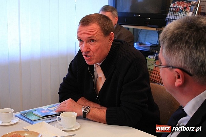 Zdjęcie w galerii na portalu naszraciborz.pl: Olimpijczyk Kajetan Broniewski z wizytą w Towarzystwie Gimnastycznym Sok&oacute;ł wiadomości z regionu