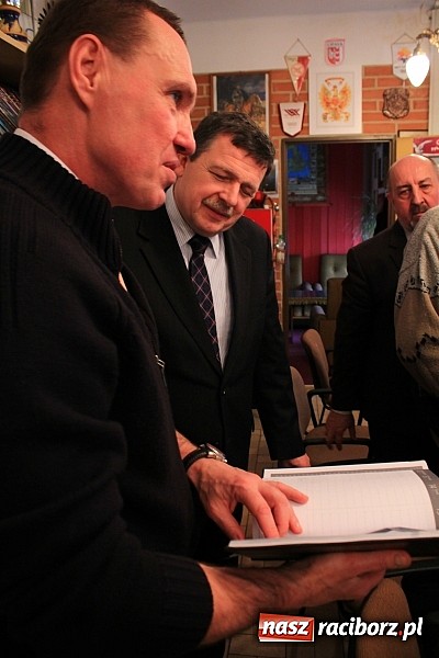 Zdjęcie w galerii na portalu naszraciborz.pl: Olimpijczyk Kajetan Broniewski z wizytą w Towarzystwie Gimnastycznym Sok&oacute;ł wiadomości z regionu