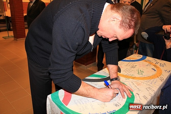 Zdjęcie w galerii na portalu naszraciborz.pl: Olimpijczyk Kajetan Broniewski z wizytą w Towarzystwie Gimnastycznym Sok&oacute;ł wiadomości z regionu