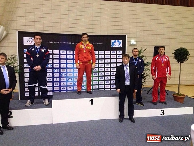 Zdjęcie w galerii na portalu naszraciborz.pl: Pierwsze tegoroczne starty zapaśniczek i zapaśników Dębu Brzeźnica wiadomości z regionu