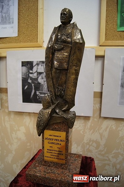 Zdjęcie w galerii na portalu naszraciborz.pl: Mieszkańcy Rudnika chcą, by poseł Siedlaczek zrezygnował z udziału w komitecie honorowym obchod&oacute;w 50. śmierci abp. J&oacute;zefa Gawliny wiadomości z regionu