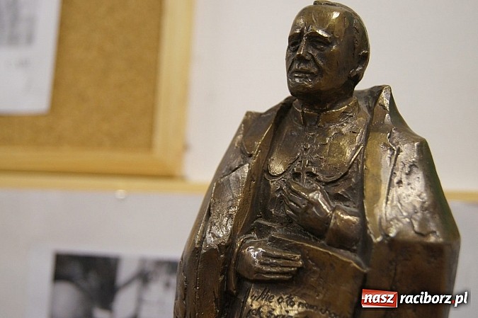 Zdjęcie w galerii na portalu naszraciborz.pl: Mieszkańcy Rudnika chcą, by poseł Siedlaczek zrezygnował z udziału w komitecie honorowym obchod&oacute;w 50. śmierci abp. J&oacute;zefa Gawliny wiadomości z regionu