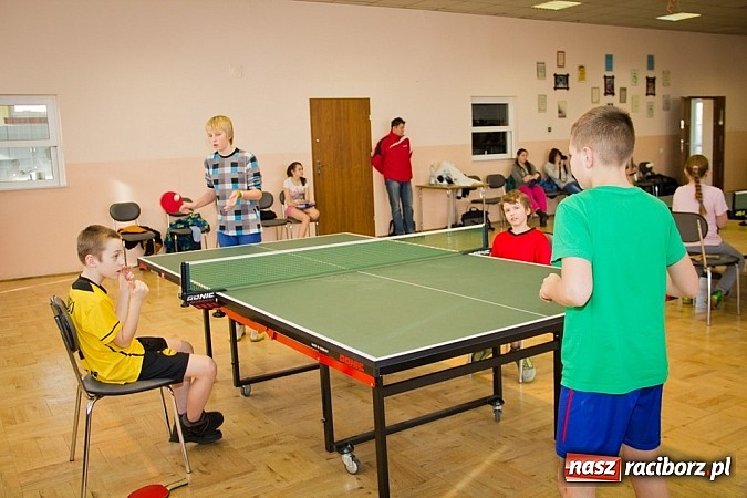 Zdjęcie w galerii na portalu naszraciborz.pl: Tenisiści stołowi rywalizowali o puchar burmistrza wiadomości z regionu