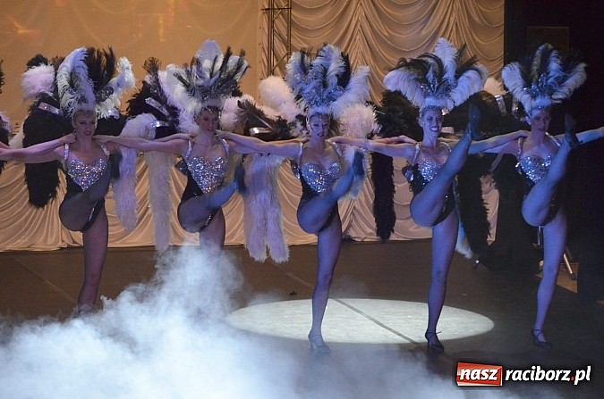 Zdjęcie w galerii na portalu naszraciborz.pl: Zapierająca dech w piersiach Rewia Forever w Raciborskim Centrum Kultury wiadomości z regionu