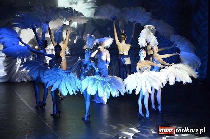 Zdjęcie w galerii na portalu naszraciborz.pl: Zapierająca dech w piersiach Rewia Forever w Raciborskim Centrum Kultury wiadomości z regionu