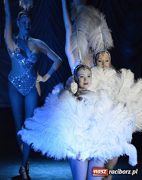 Zdjęcie w galerii na portalu naszraciborz.pl: Zapierająca dech w piersiach Rewia Forever w Raciborskim Centrum Kultury wiadomości z regionu