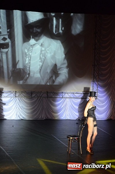 Zdjęcie w galerii na portalu naszraciborz.pl: Zapierająca dech w piersiach Rewia Forever w Raciborskim Centrum Kultury wiadomości z regionu