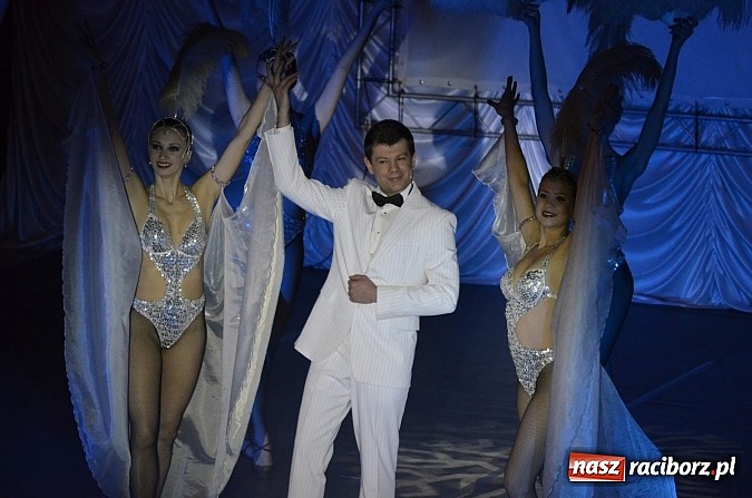 Zdjęcie w galerii na portalu naszraciborz.pl: Zapierająca dech w piersiach Rewia Forever w Raciborskim Centrum Kultury wiadomości z regionu