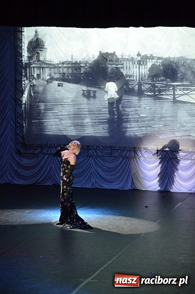 Zdjęcie w galerii na portalu naszraciborz.pl: Zapierająca dech w piersiach Rewia Forever w Raciborskim Centrum Kultury wiadomości z regionu