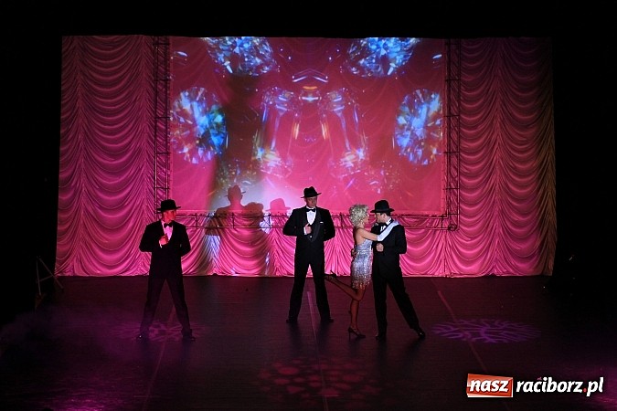 Zdjęcie w galerii na portalu naszraciborz.pl: Zapierająca dech w piersiach Rewia Forever w Raciborskim Centrum Kultury wiadomości z regionu
