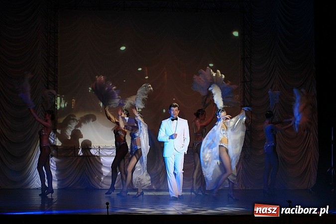 Zdjęcie w galerii na portalu naszraciborz.pl: Zapierająca dech w piersiach Rewia Forever w Raciborskim Centrum Kultury wiadomości z regionu