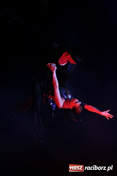 Zdjęcie w galerii na portalu naszraciborz.pl: Zapierająca dech w piersiach Rewia Forever w Raciborskim Centrum Kultury wiadomości z regionu