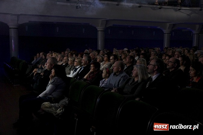 Zdjęcie w galerii na portalu naszraciborz.pl: Zapierająca dech w piersiach Rewia Forever w Raciborskim Centrum Kultury wiadomości z regionu