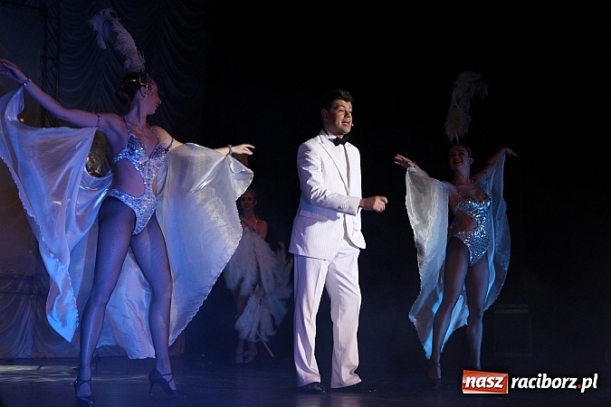 Zdjęcie w galerii na portalu naszraciborz.pl: Zapierająca dech w piersiach Rewia Forever w Raciborskim Centrum Kultury wiadomości z regionu