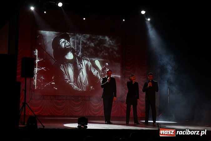 Zdjęcie w galerii na portalu naszraciborz.pl: Zapierająca dech w piersiach Rewia Forever w Raciborskim Centrum Kultury wiadomości z regionu
