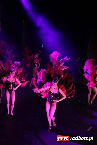 Zdjęcie w galerii na portalu naszraciborz.pl: Zapierająca dech w piersiach Rewia Forever w Raciborskim Centrum Kultury wiadomości z regionu