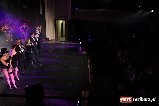 Zdjęcie w galerii na portalu naszraciborz.pl: Zapierająca dech w piersiach Rewia Forever w Raciborskim Centrum Kultury wiadomości z regionu