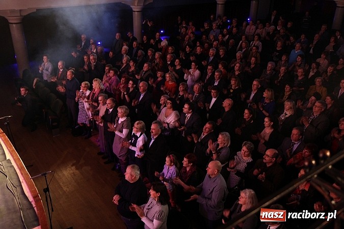 Zdjęcie w galerii na portalu naszraciborz.pl: Zapierająca dech w piersiach Rewia Forever w Raciborskim Centrum Kultury wiadomości z regionu