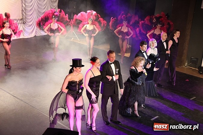 Zdjęcie w galerii na portalu naszraciborz.pl: Zapierająca dech w piersiach Rewia Forever w Raciborskim Centrum Kultury wiadomości z regionu