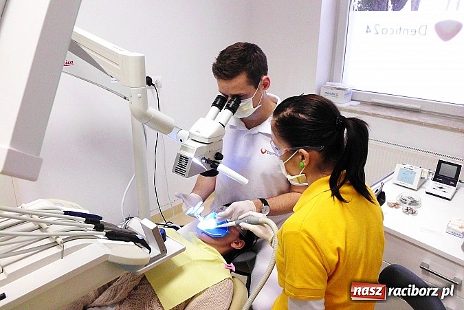 Zdjęcie w galerii na portalu naszraciborz.pl: Koferdam, a skuteczność przeprowadzanego leczenia endodontycznego wiadomości z regionu