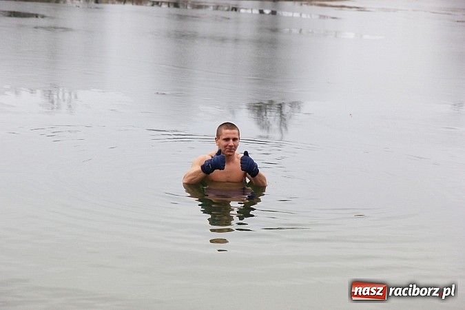 Zdjęcie w galerii na portalu naszraciborz.pl: Kąpiel w zimnej wodzie to ich sposób na wzmocnienie odporności organizmu wiadomości z regionu
